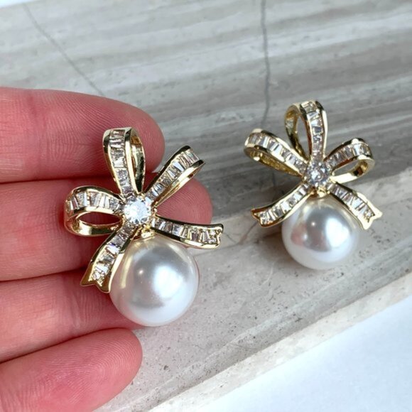 NEW ~ Anthropologie, BHLDN, Gemelli Pearl & Rhinestone "Layla" Gold Bow Earrings - Picture 3 of 12